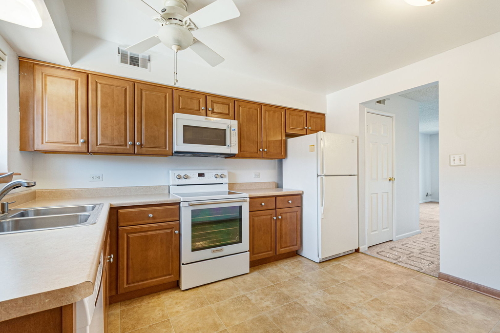9446 Bay Colony Drive - Photo 5