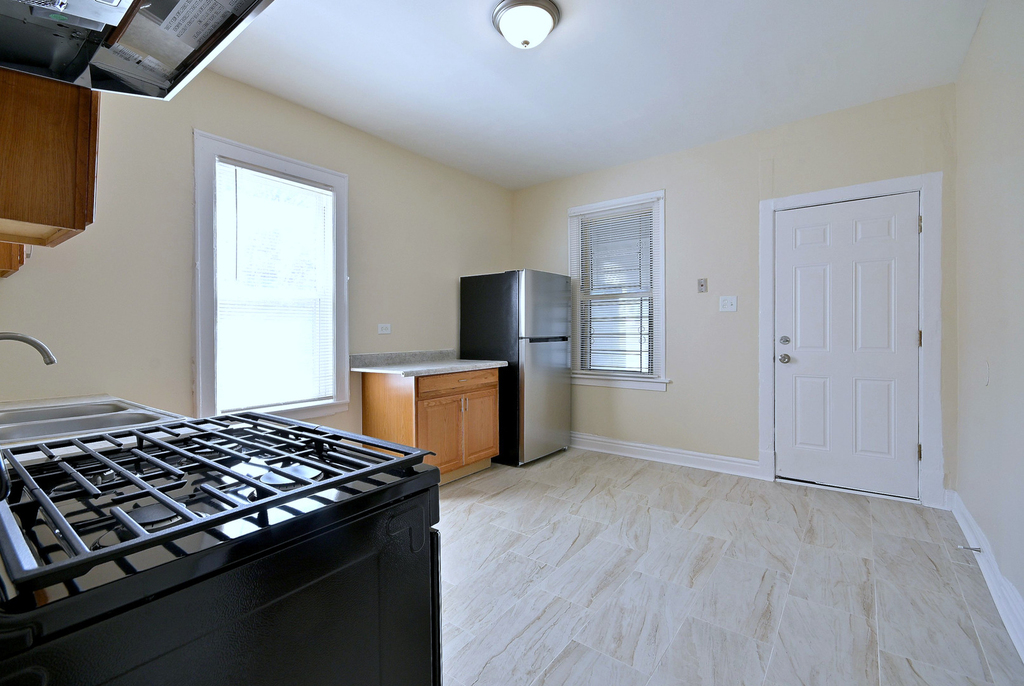 8602 S Muskegon Avenue - Photo 11