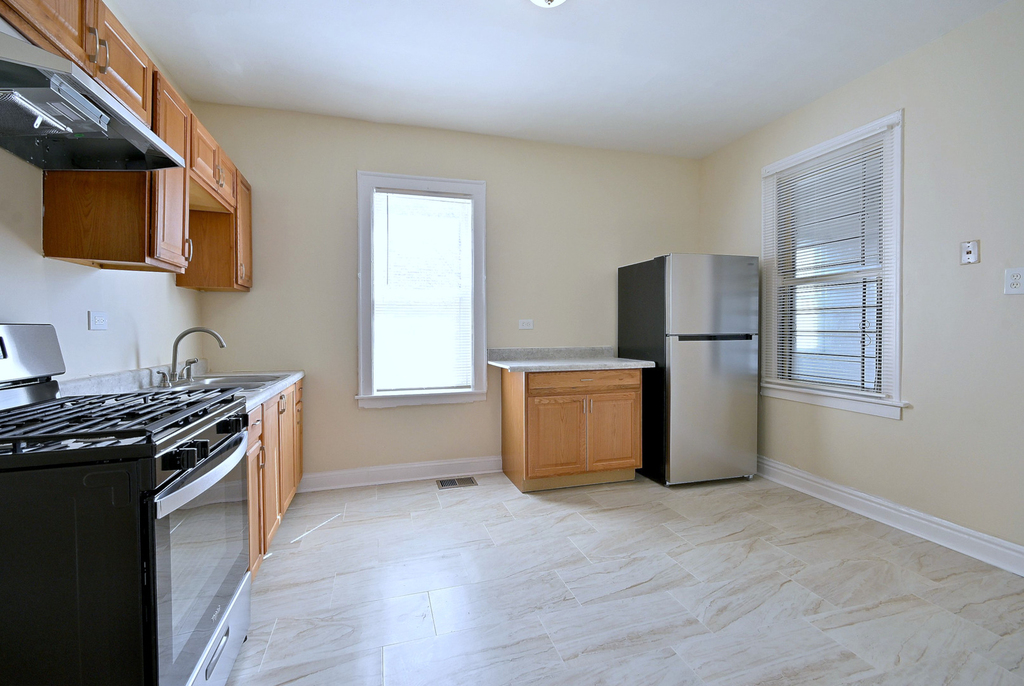 8602 S Muskegon Avenue - Photo 10