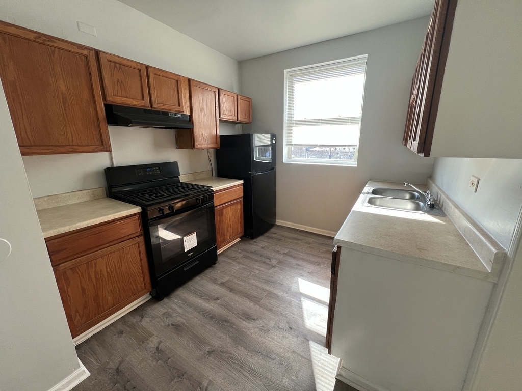 2047 E 68th Street - Photo 4