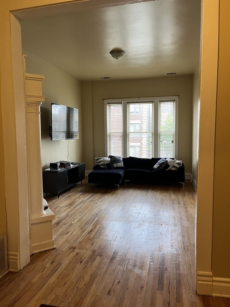4429 S Calumet Avenue - Photo 2