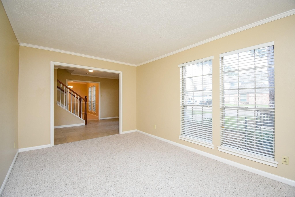 910 Shillington Drive - Photo 4