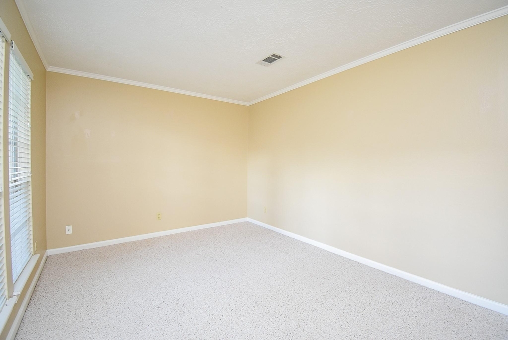 910 Shillington Drive - Photo 5