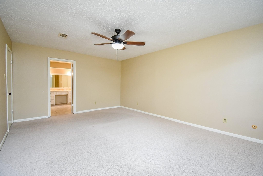 910 Shillington Drive - Photo 32