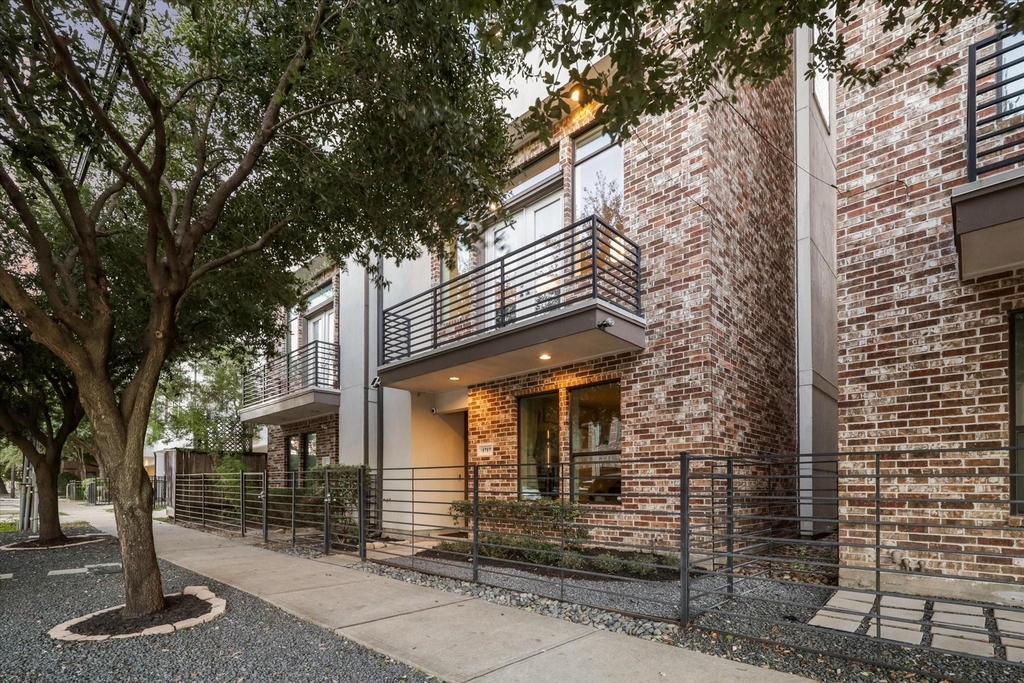 1717 Silver Street - Photo 3