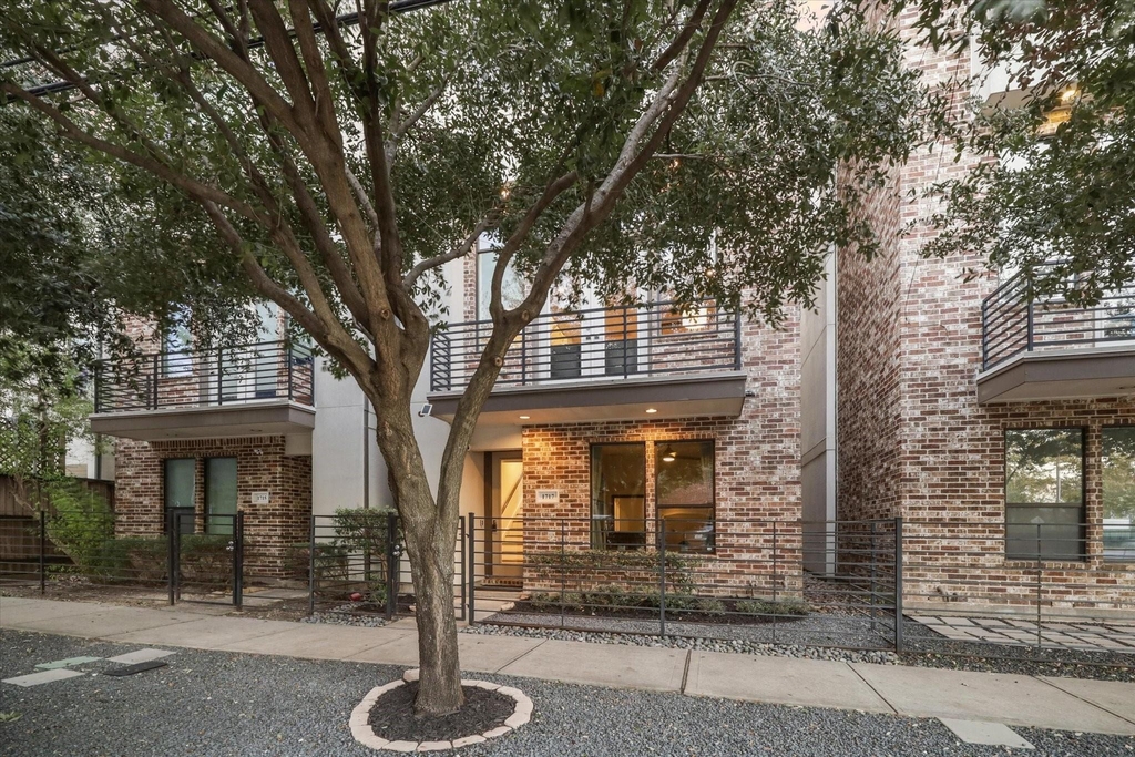 1717 Silver Street - Photo 2