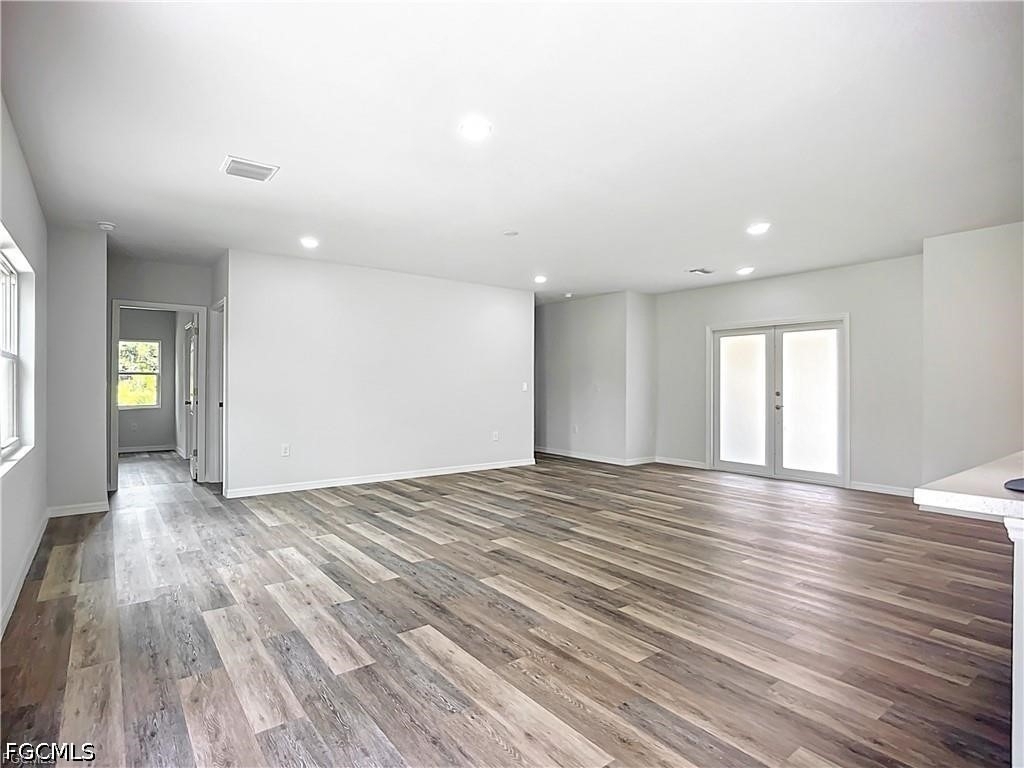 912 Anthony Street E - Photo 5