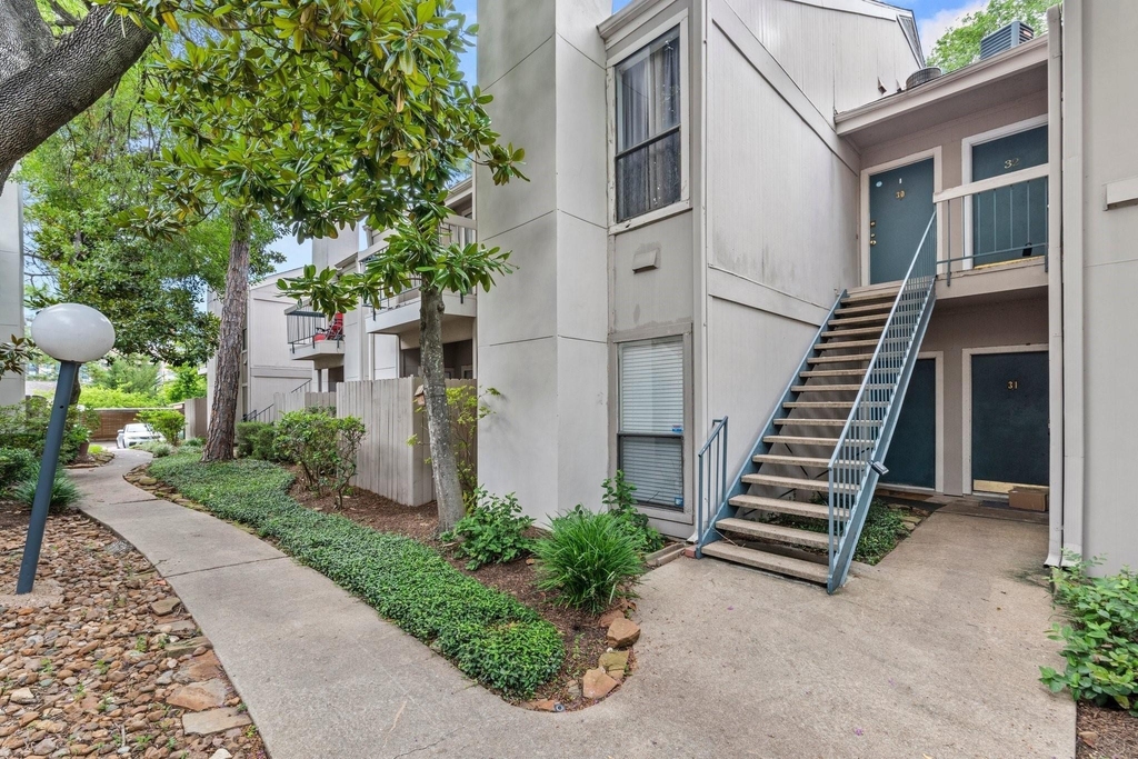 7900 N Stadium Drive - Photo 10