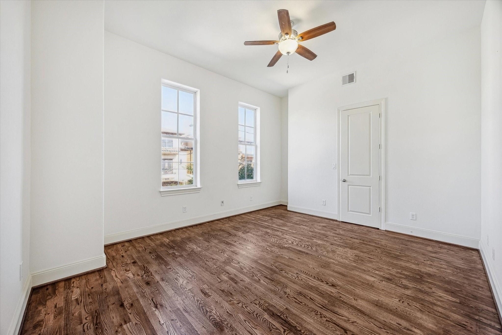 1407 Knox Street - Photo 16