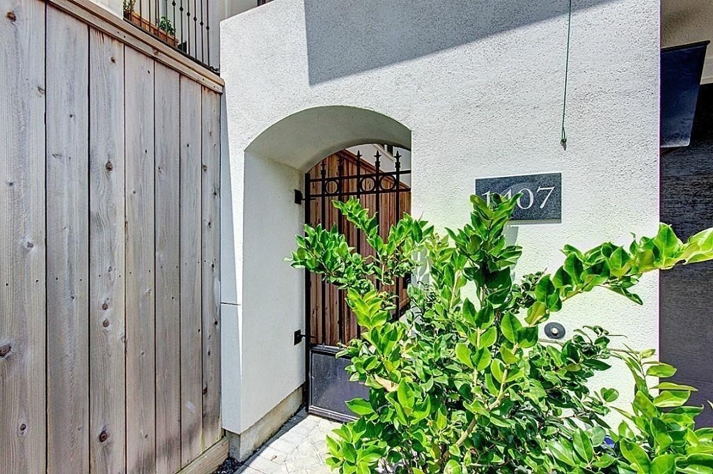 1407 Knox Street - Photo 1