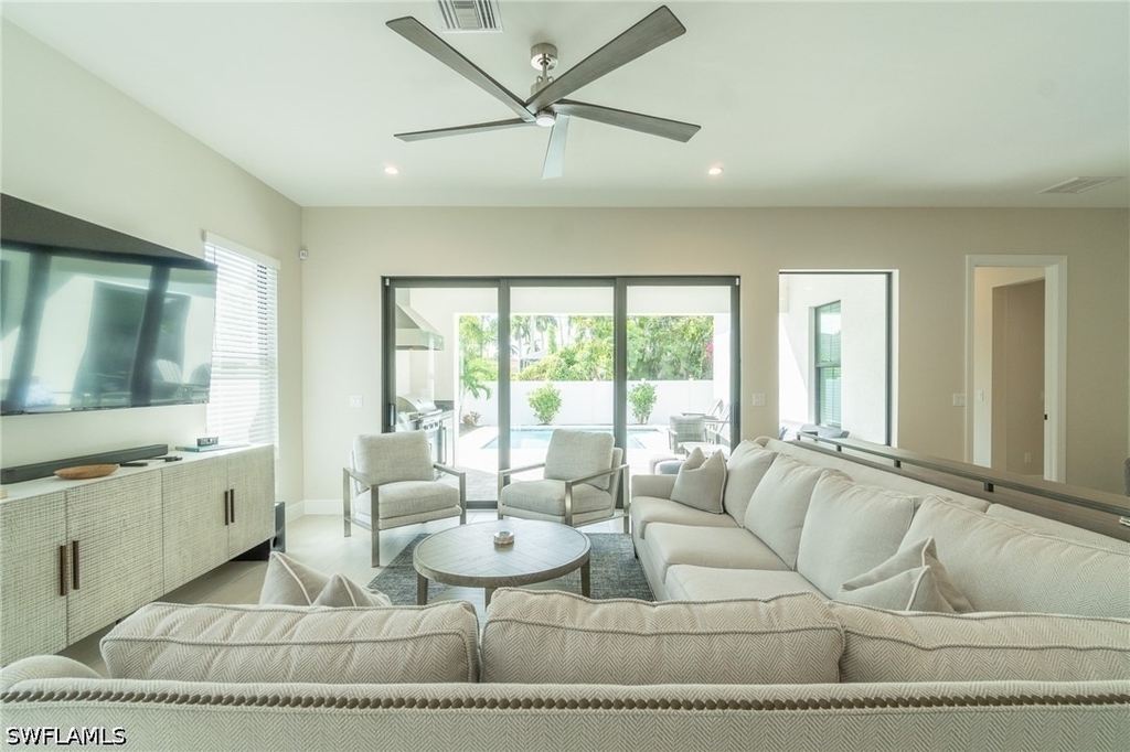 822 105th Avenue N - Photo 5