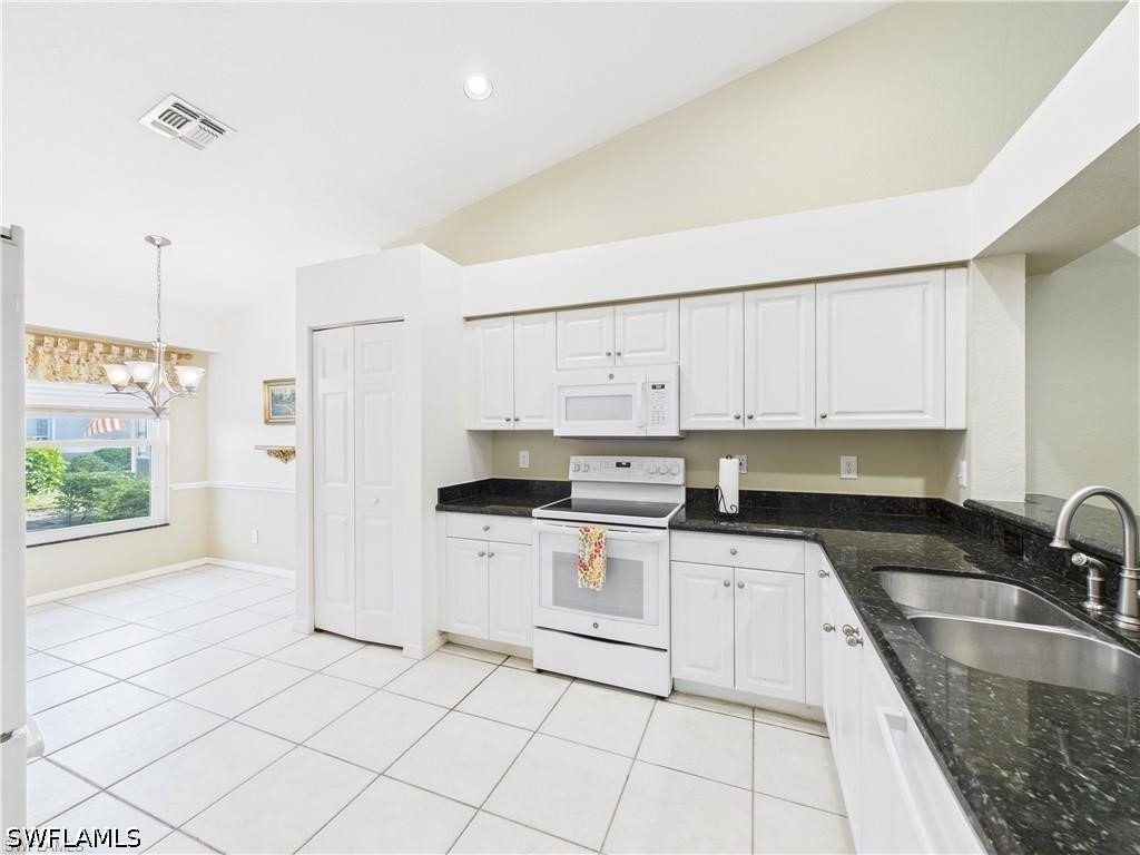 1704 Royal Circle - Photo 10