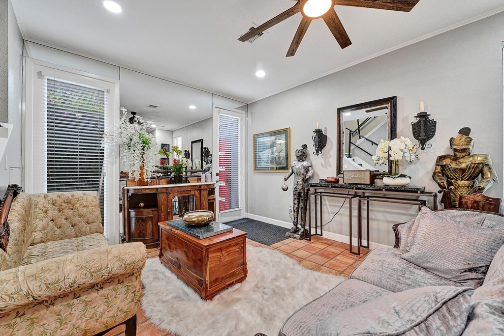 2100 Commonwealth Street - Photo 2