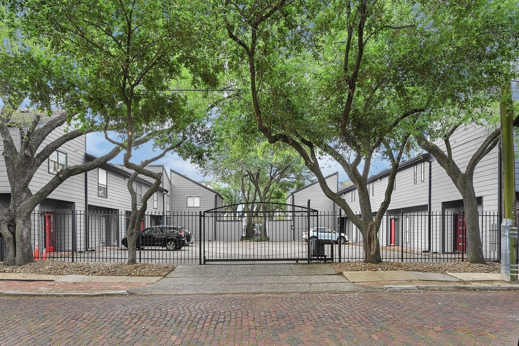2100 Commonwealth Street - Photo 0
