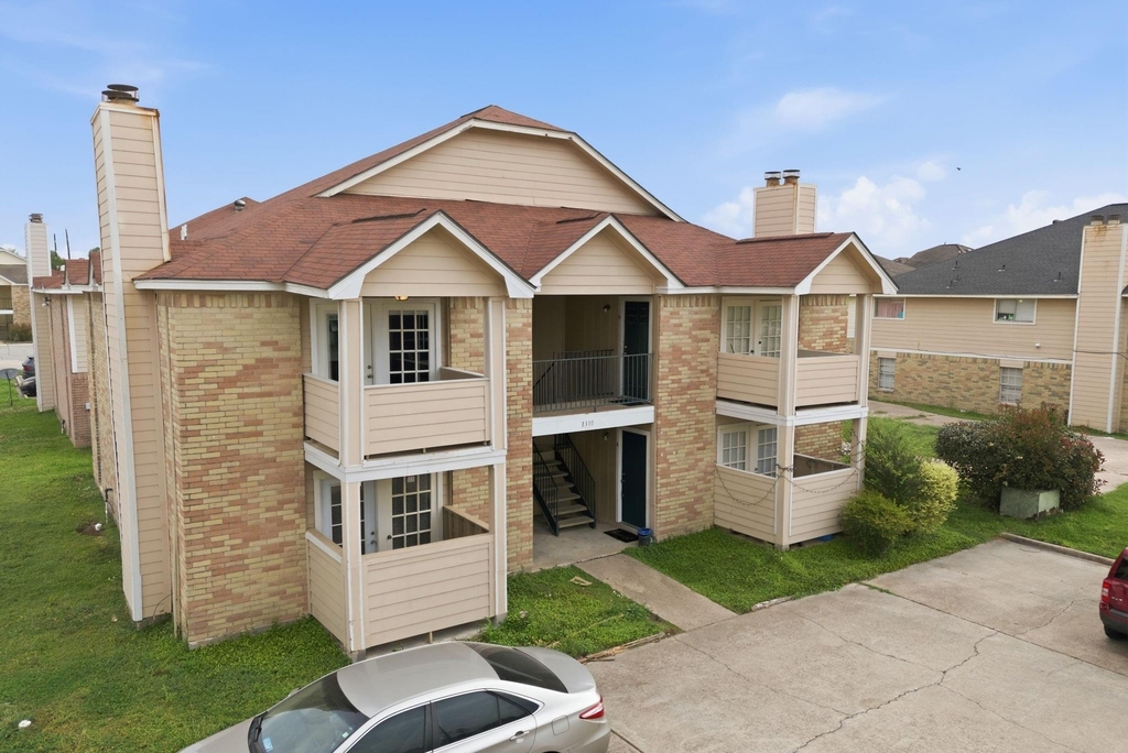 1310 Brenda Lane - Photo 2