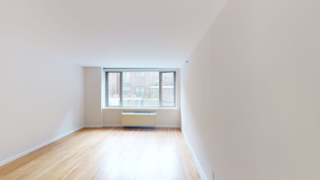 120 W. 21st - Photo 3