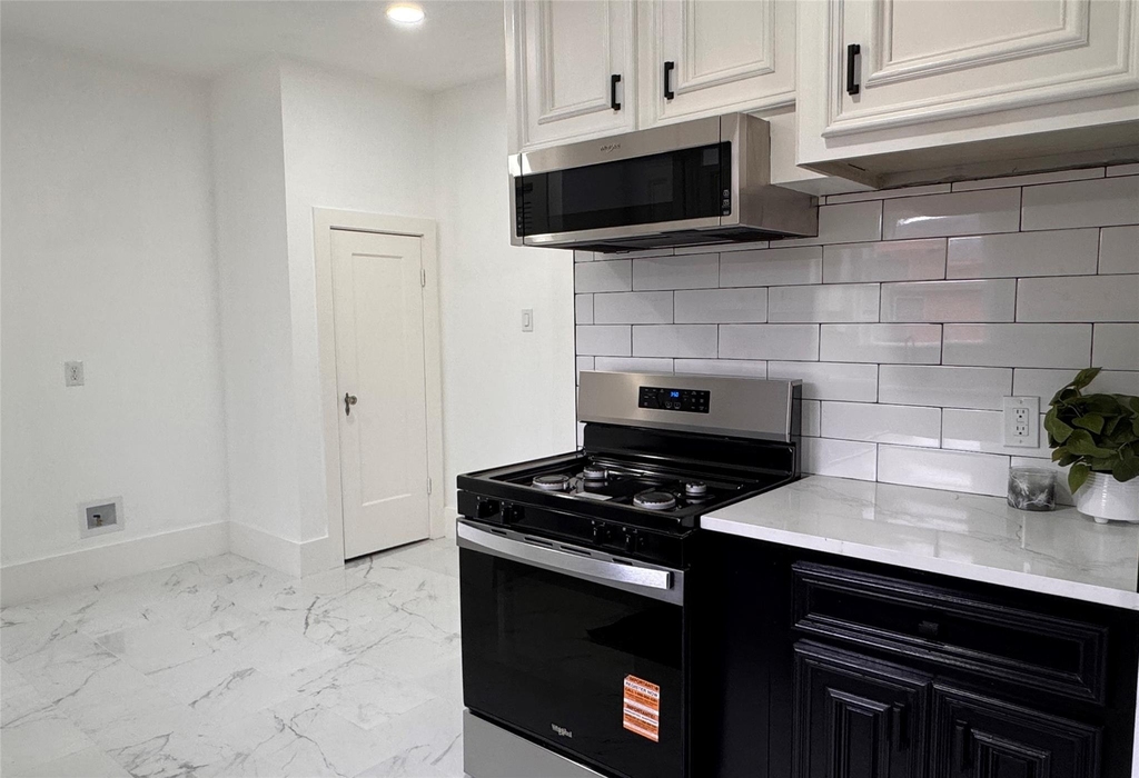 1569 Elliott Street - Photo 5