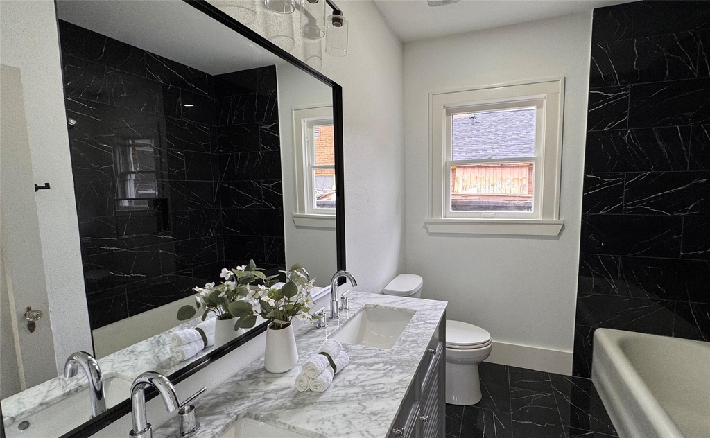 1569 Elliott Street - Photo 8