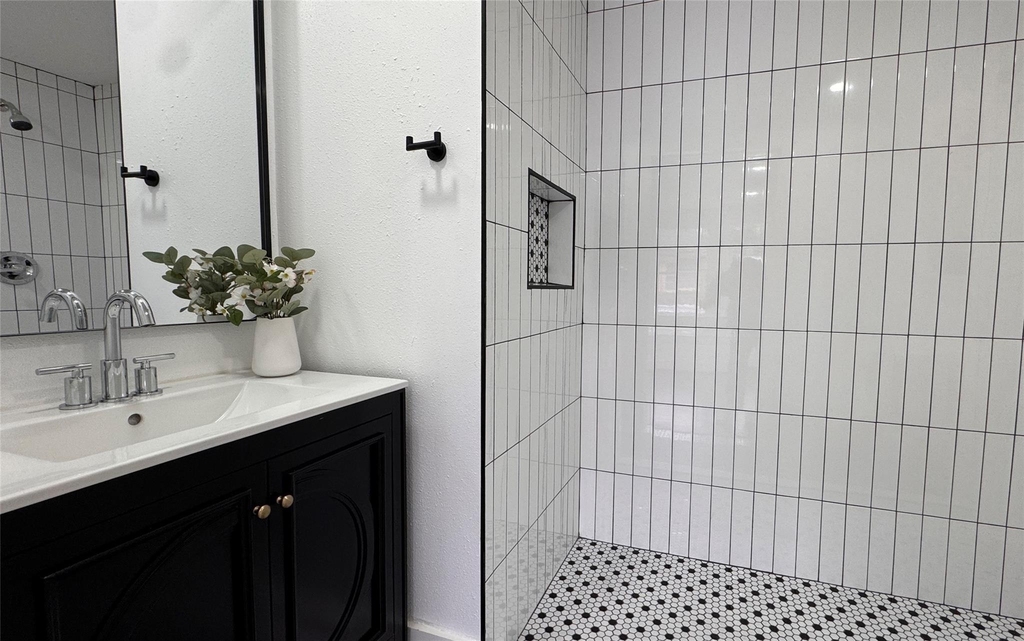 1569 Elliott Street - Photo 7