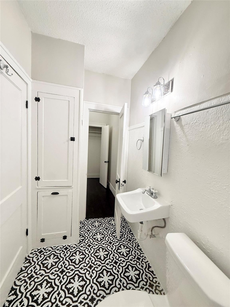 1126 Berthea Street - Photo 15