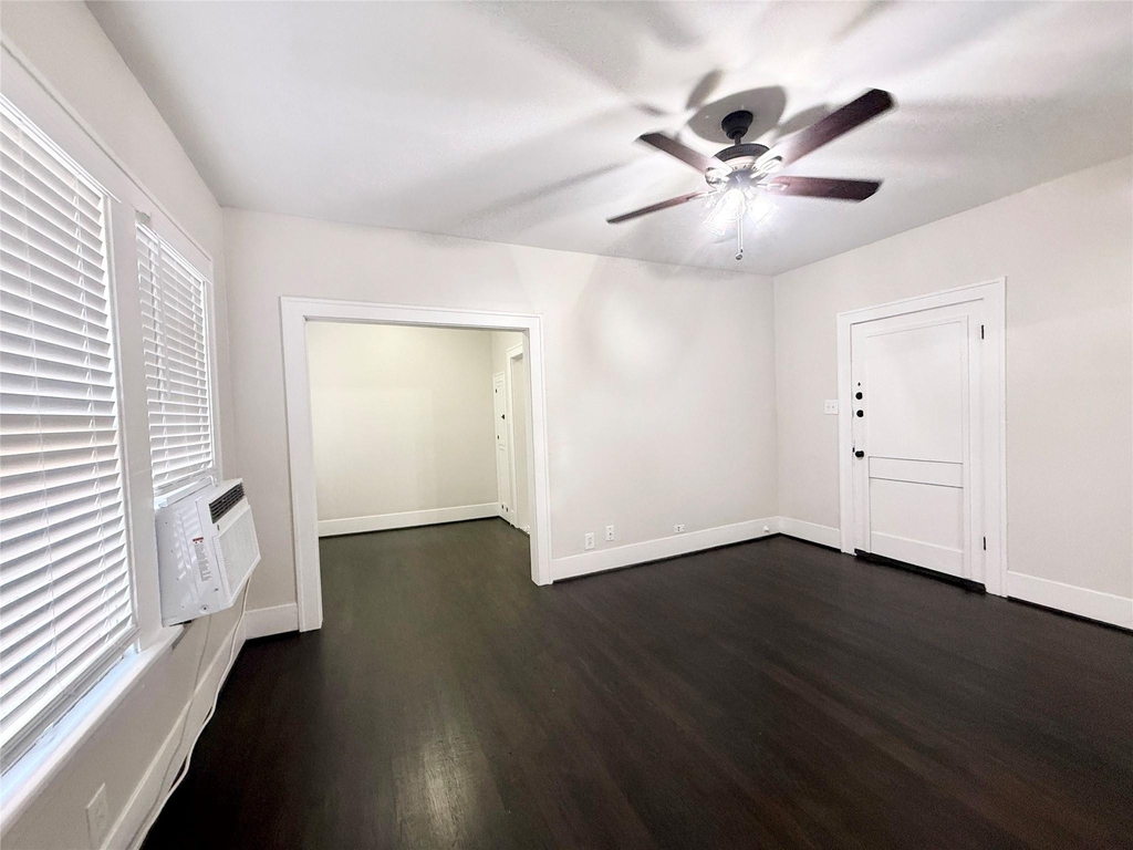 1126 Berthea Street - Photo 3