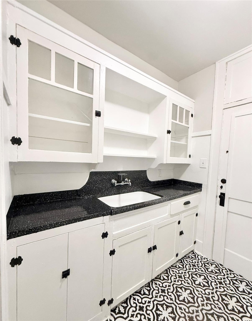1126 Berthea Street - Photo 9