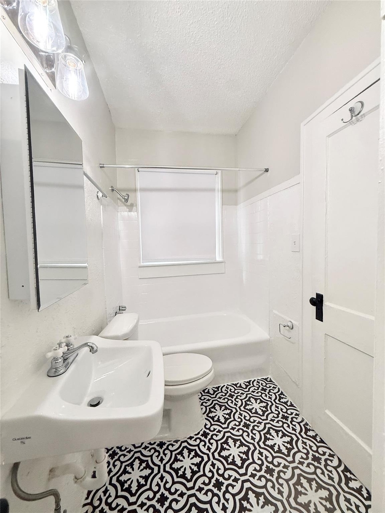 1126 Berthea Street - Photo 14