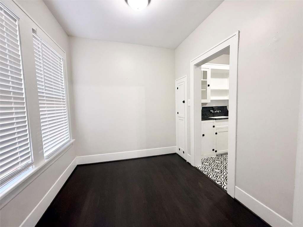 1126 Berthea Street - Photo 5