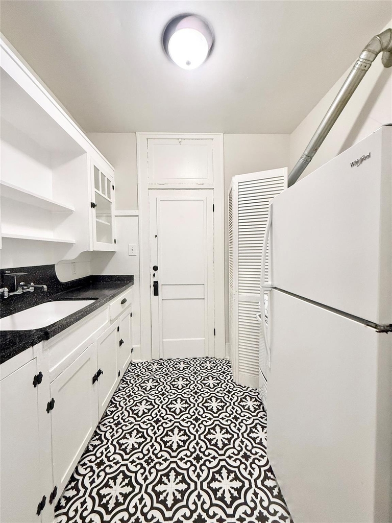 1126 Berthea Street - Photo 7