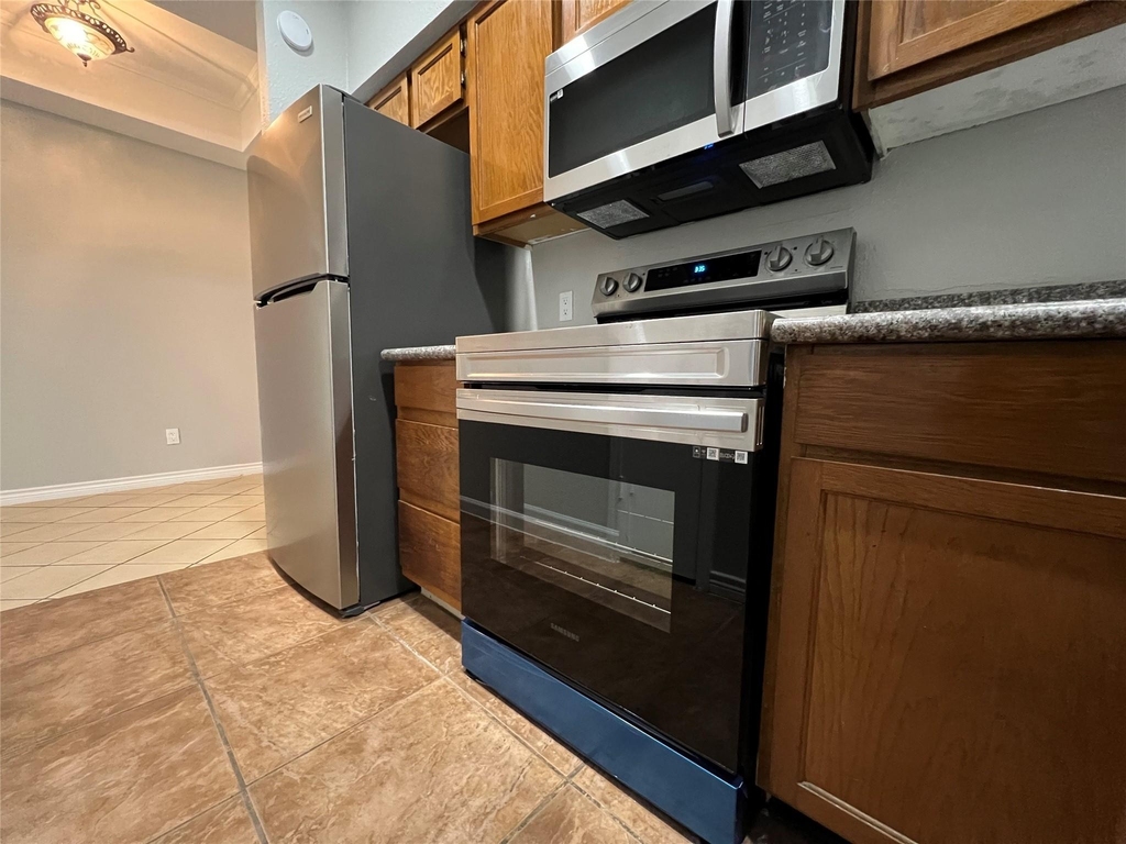 8055 Cambridge Street - Photo 4