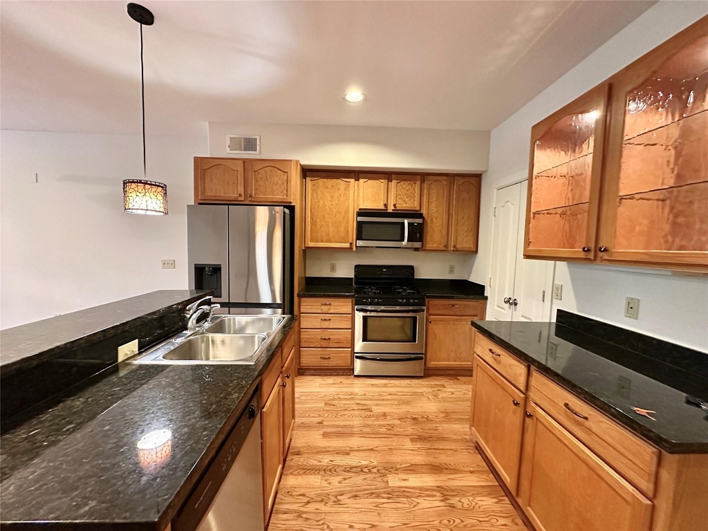 1602 Elgin Street - Photo 6