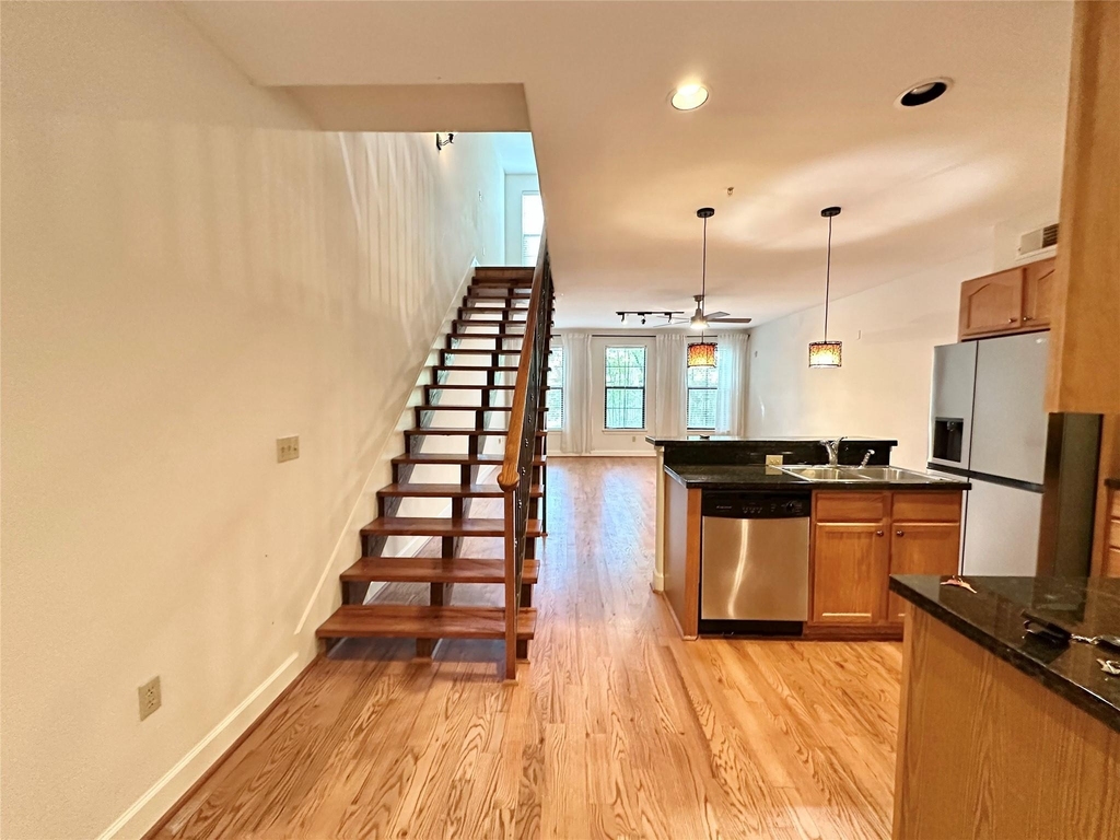 1602 Elgin Street - Photo 9