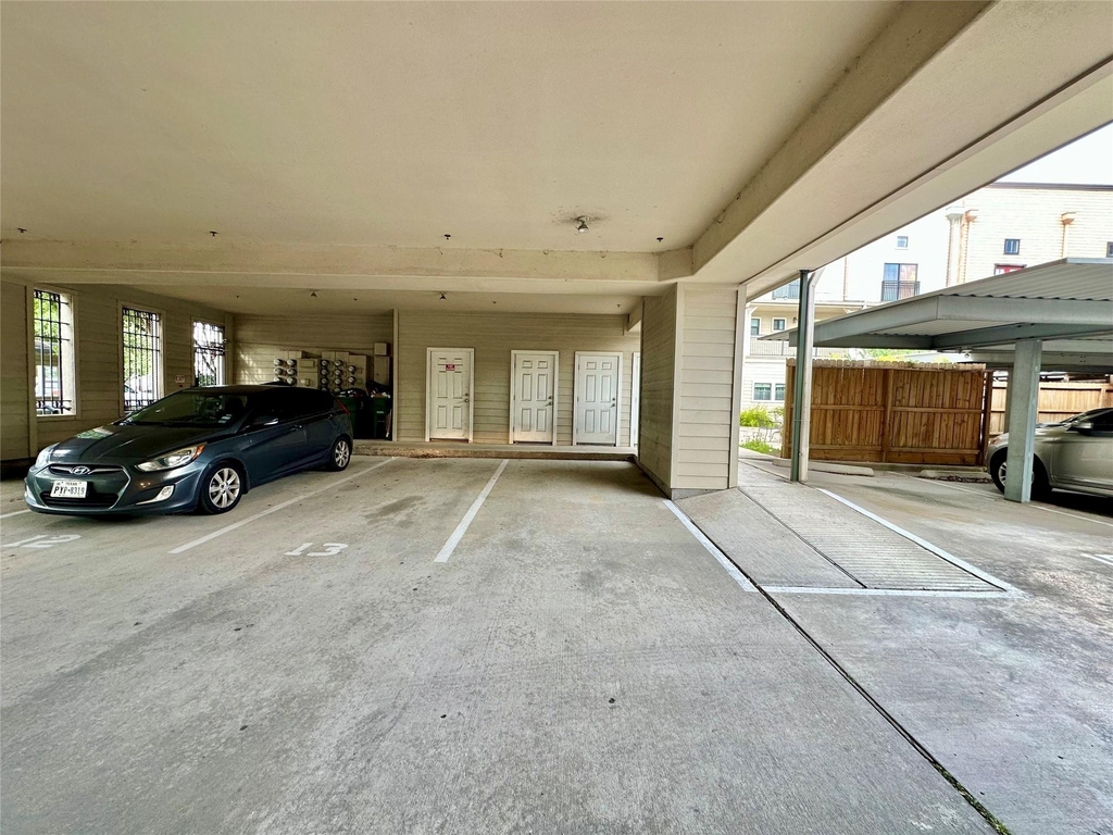 1602 Elgin Street - Photo 2