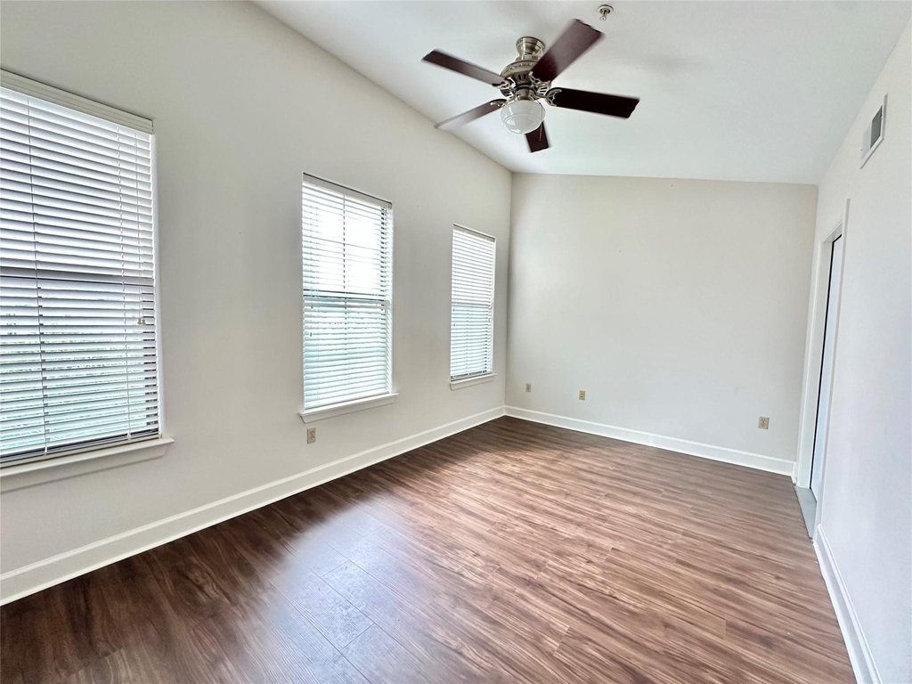 1602 Elgin Street - Photo 16