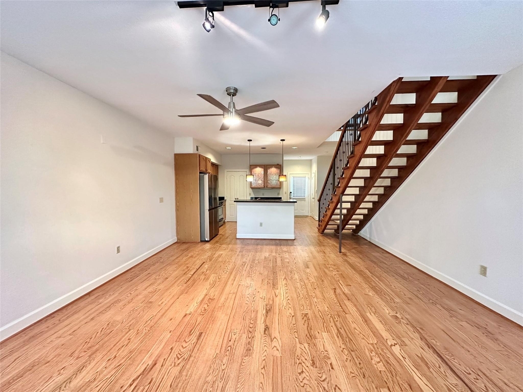 1602 Elgin Street - Photo 5