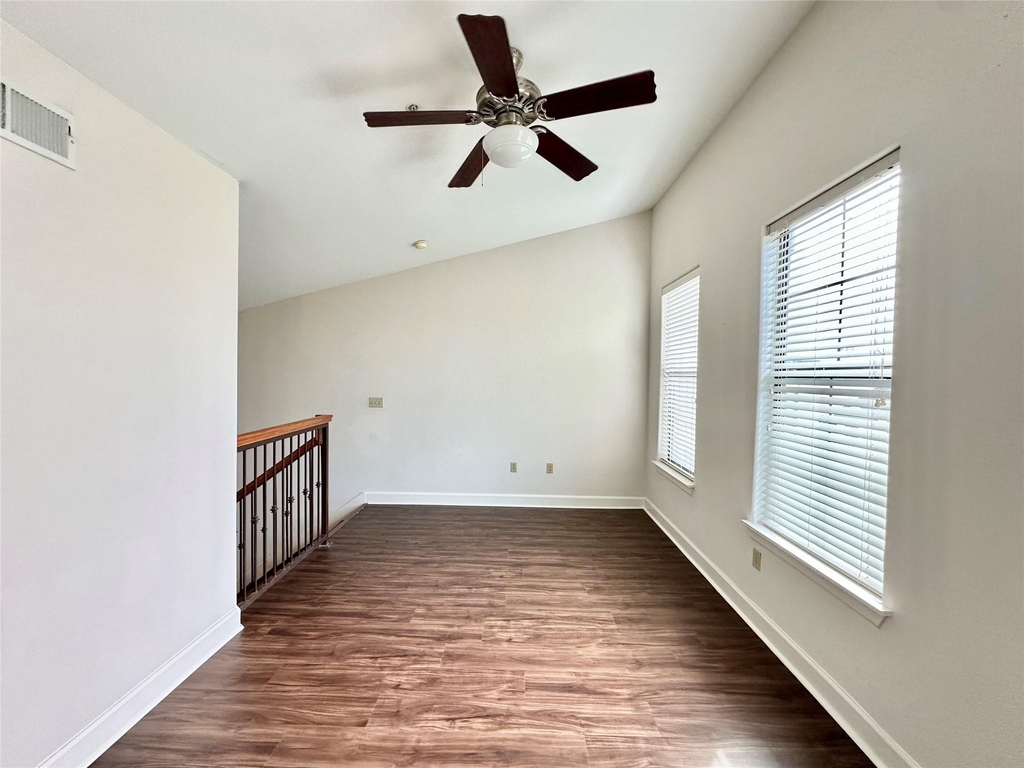 1602 Elgin Street - Photo 17