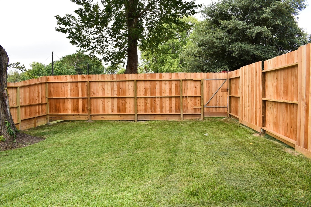4702 11th - Photo 4