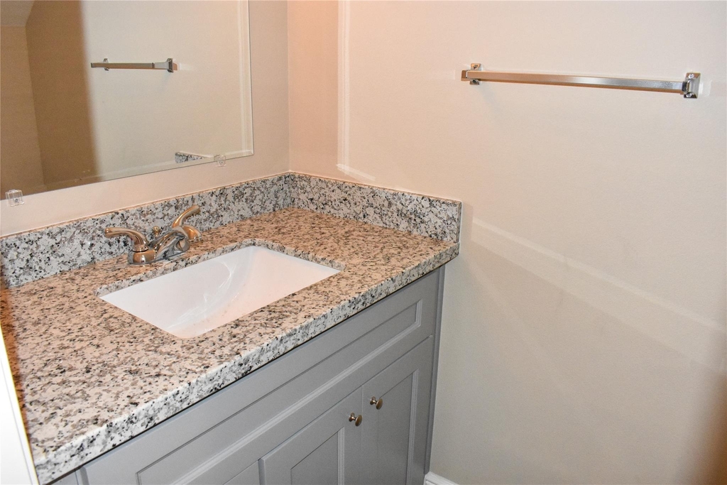 4702 11th - Photo 10