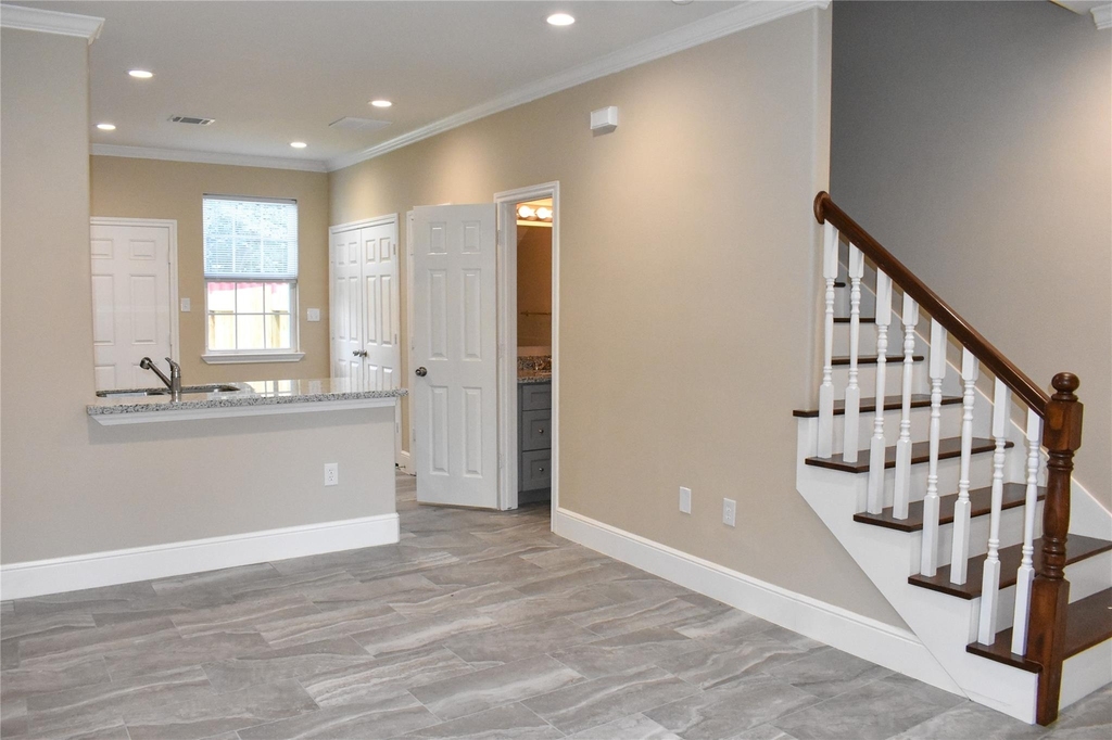 4702 11th - Photo 2