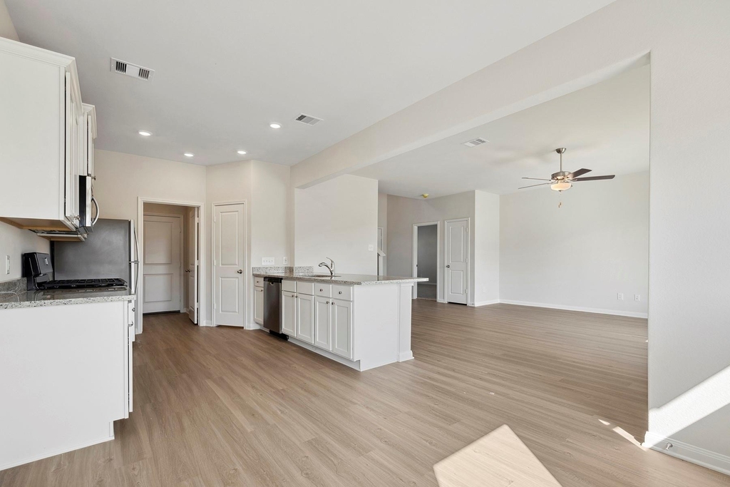 324 Fastboy Lane - Photo 4
