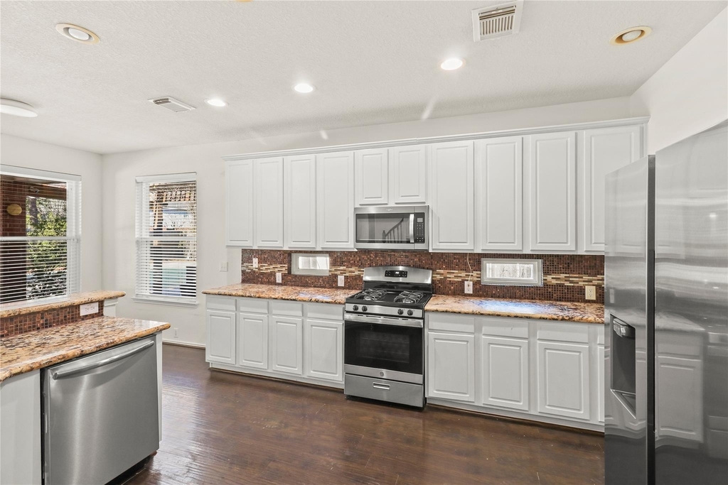 20510 Pioneer Bend Court - Photo 15