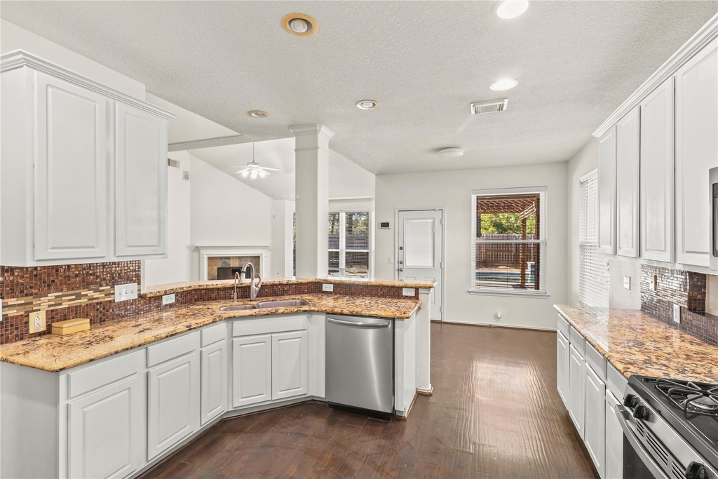 20510 Pioneer Bend Court - Photo 16