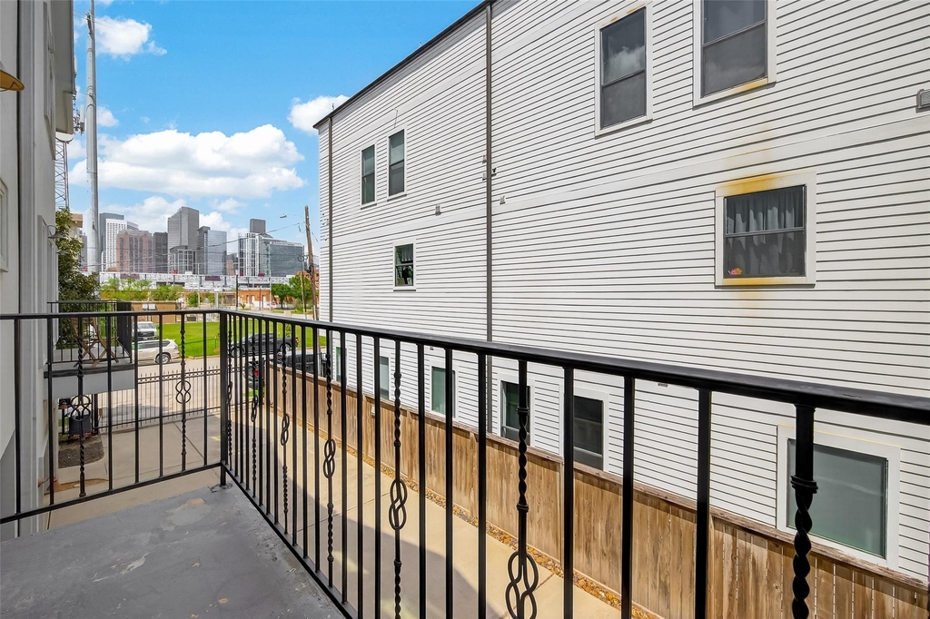 1107 Saint Charles Street - Photo 19