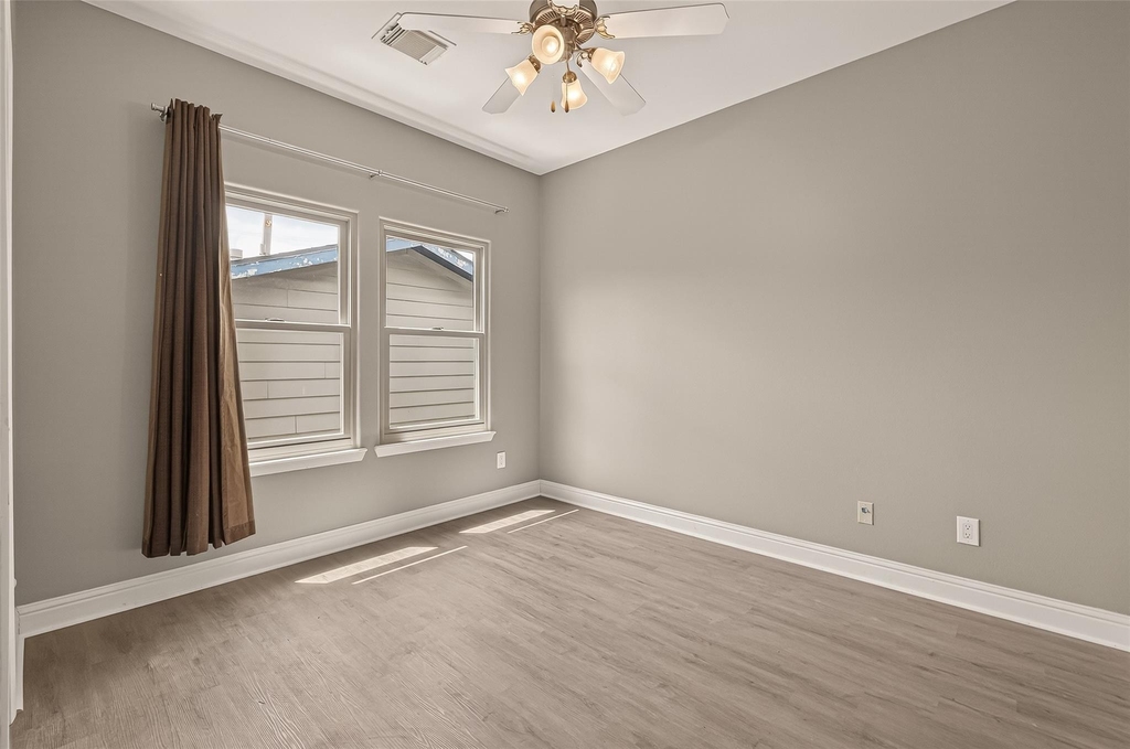 1107 Saint Charles Street - Photo 3