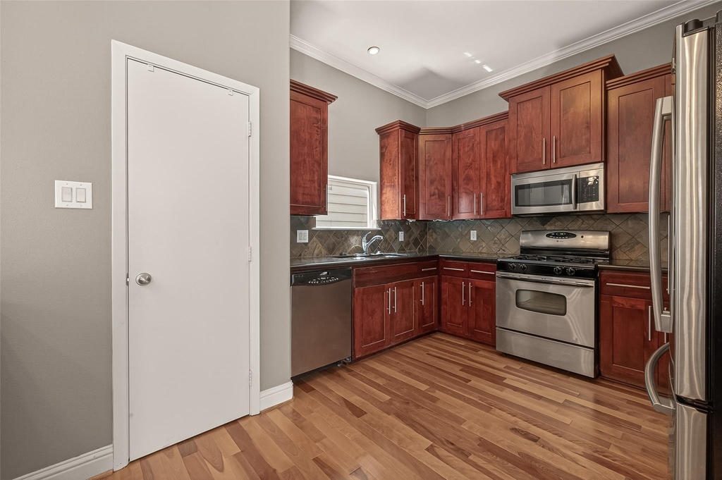 1107 Saint Charles Street - Photo 15