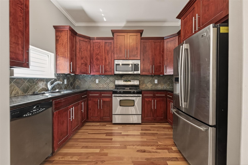 1107 Saint Charles Street - Photo 11
