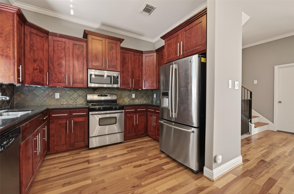 1107 Saint Charles Street - Photo 12