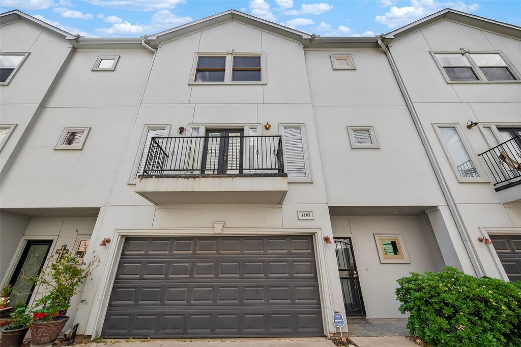 1107 Saint Charles Street - Photo 0