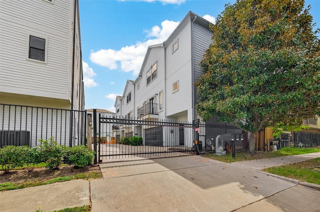1107 Saint Charles Street - Photo 35