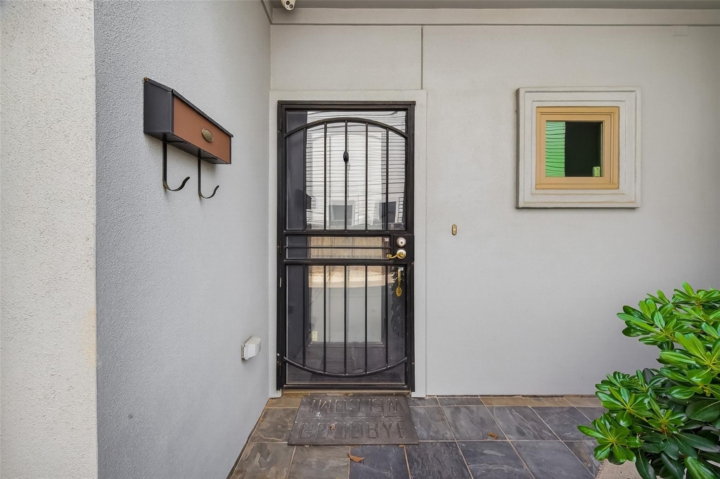 1107 Saint Charles Street - Photo 1
